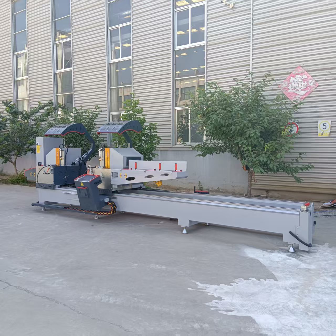 550数控方轨曲线锯